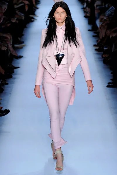 Look 13